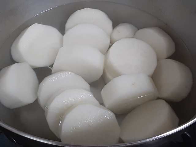 茹でた大根